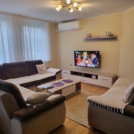 Apartman Centar Bulevar Ex Sa Garazom Banja Luka Buitenkant foto