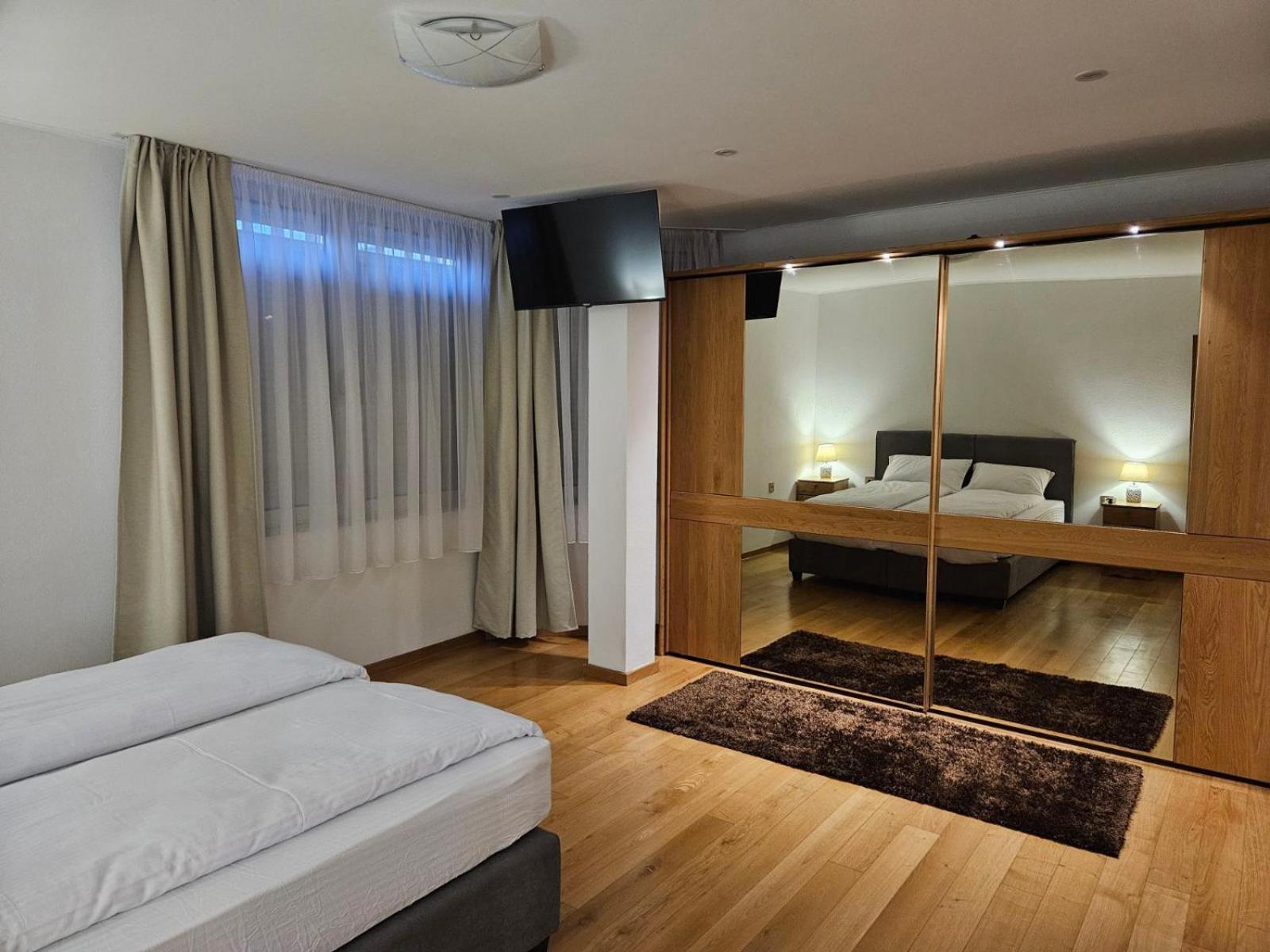 Apartman Centar Bulevar Ex Sa Garazom Banja Luka Buitenkant foto