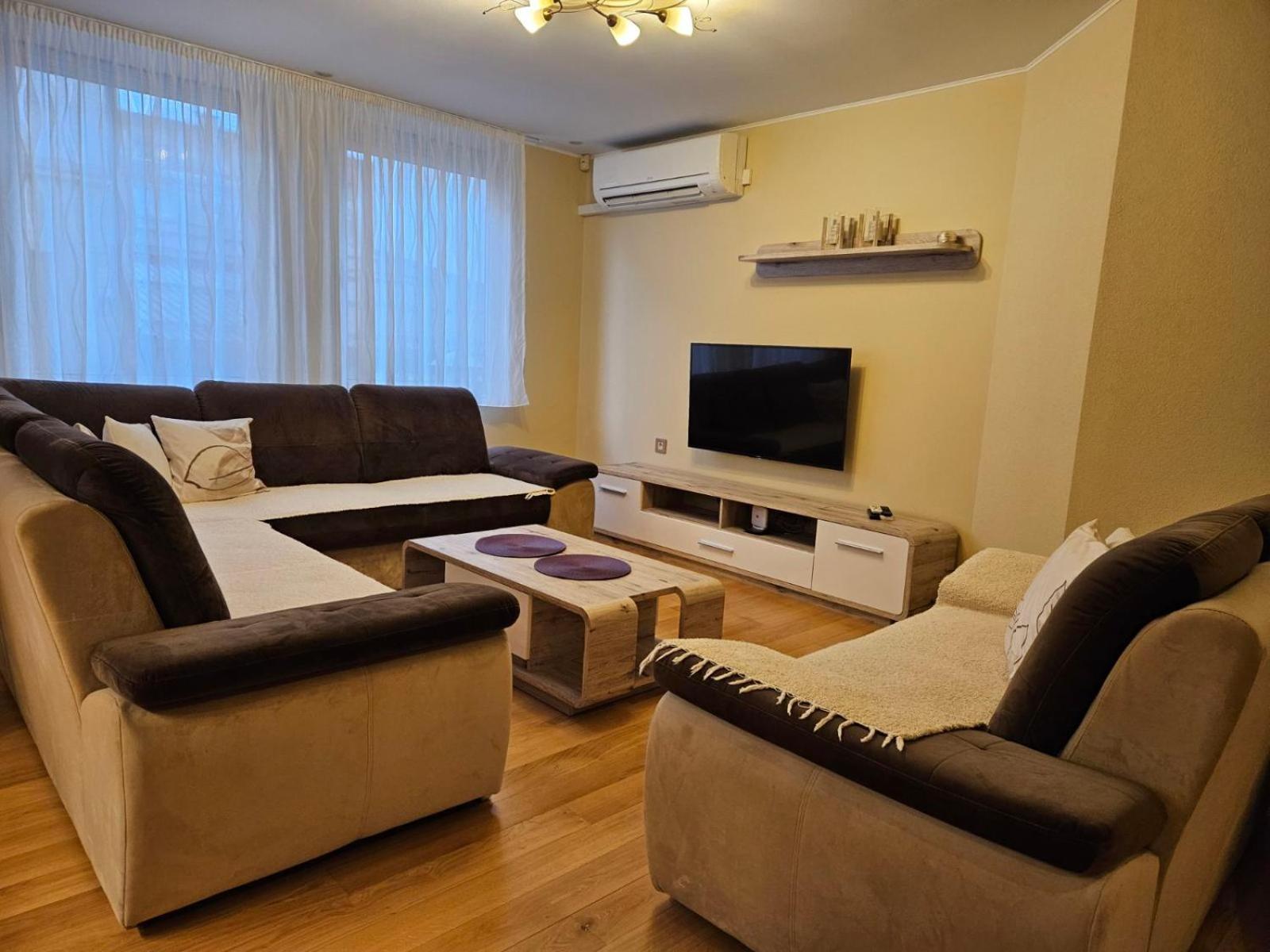 Apartman Centar Bulevar Ex Sa Garazom Banja Luka Buitenkant foto