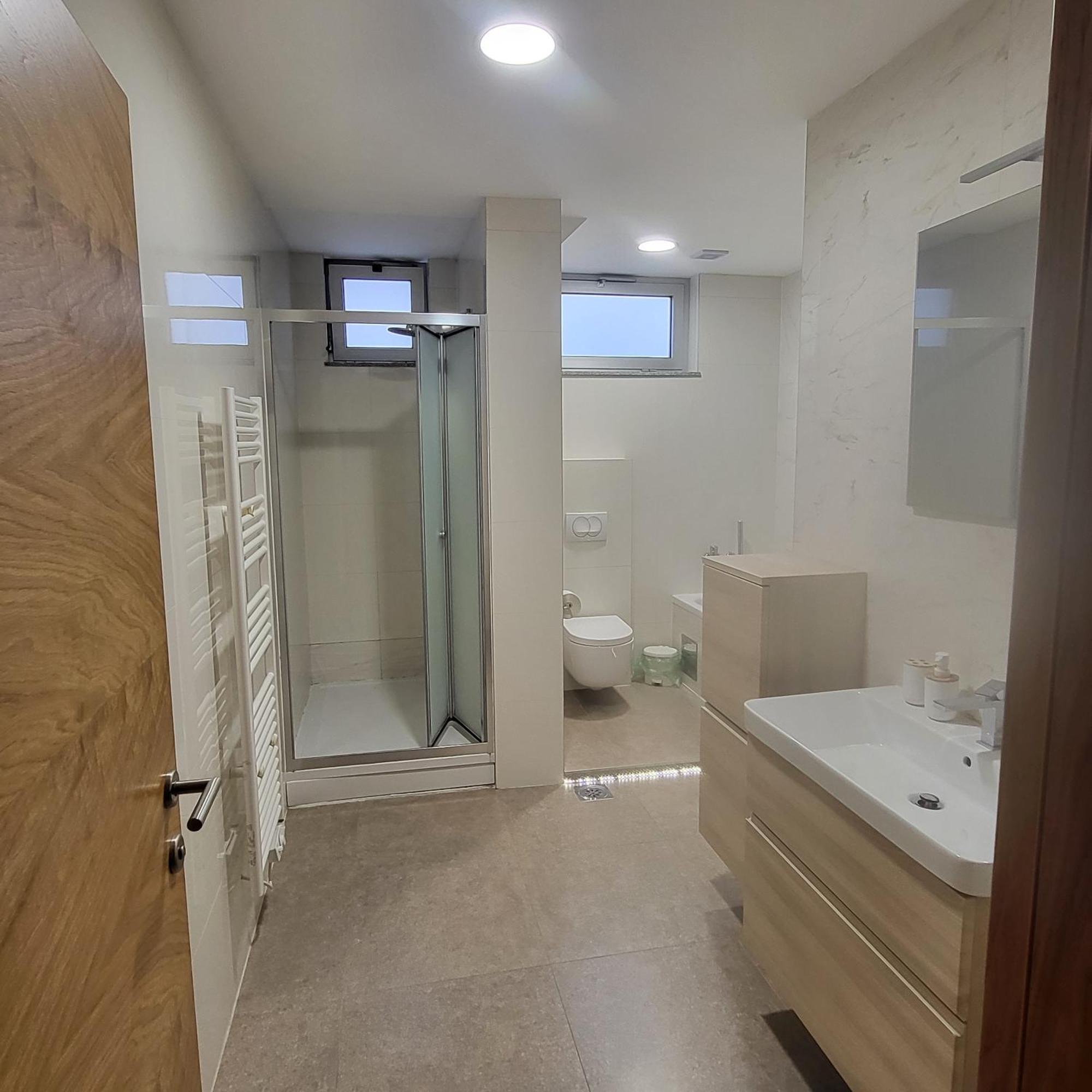 Apartman Centar Bulevar Ex Sa Garazom Banja Luka Buitenkant foto